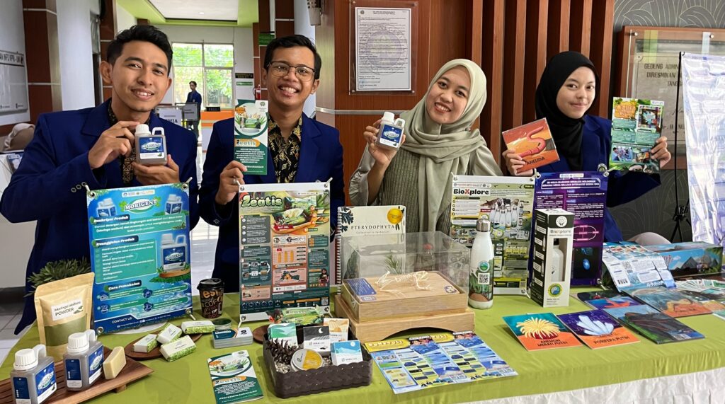 Wisudawan Terbaik Persembahkan Inovasi Ramah Lingkungan