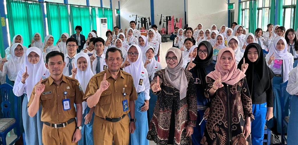 Gelis Merdeka Konsisten Menumbuhkan Literasi di SMAN 1 Malang