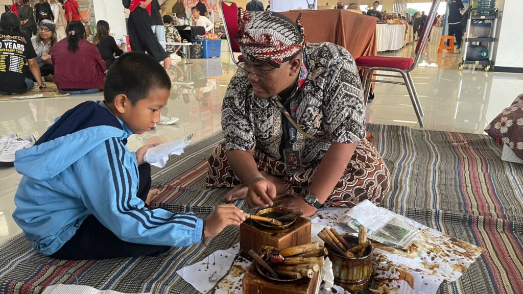 Terinspirasi Prasasti Sangguran, Joglo Pawiyatan Lahirkan Batik Beraksara Kawi