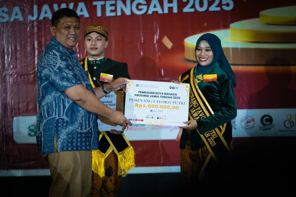 Anak Ngapak Menembus Dua Identitas Prestisius