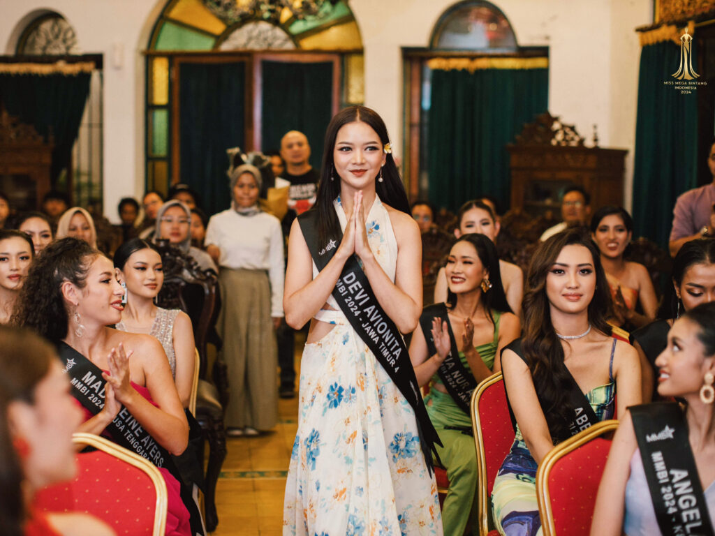 Di Balik Catwalk dan Kamera, Devi Avionita Sari Memilih Tetap Membumi
