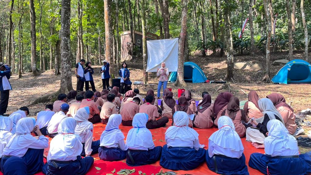 Literasi Camp 8 Bawa Literasi Keluar dari Rak-Rak Perpustakaan