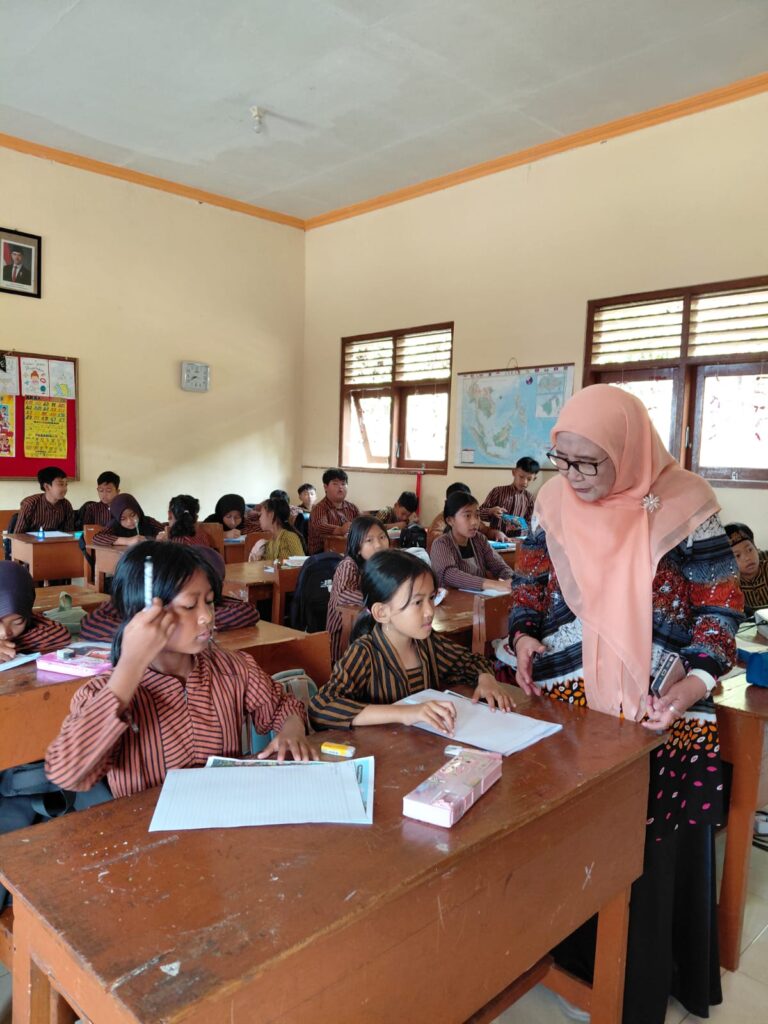 Sahabat Alam Bercerita: Kolaborasi UM dan SD Negeri 1 Sendang Tumbuhkan Literasi dan Kepedulian Lingkungan